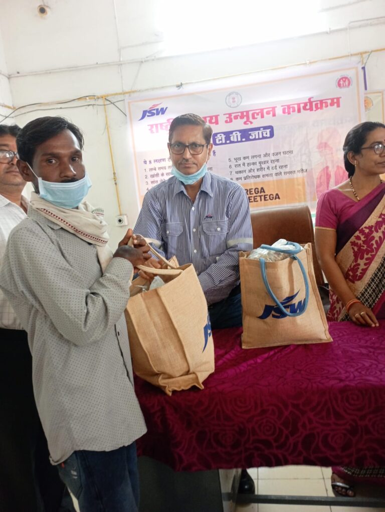 *टीबी मरीजों को फूड बास्केट का किया गया वितरण*