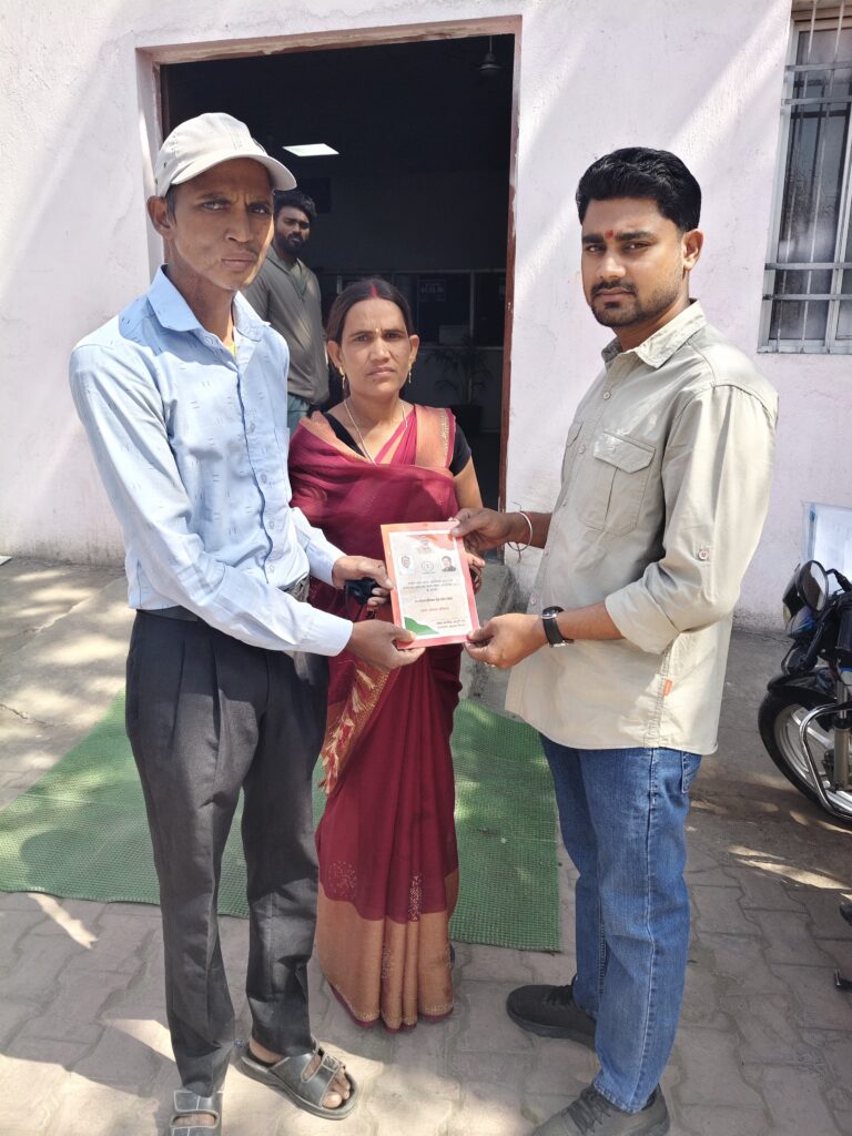 कैंसर पीड़ित राजकुमार विश्वकर्मा को मिला सहारा, अंत्योदय कार्ड बनने से जगी इलाज की नई उम्मीद