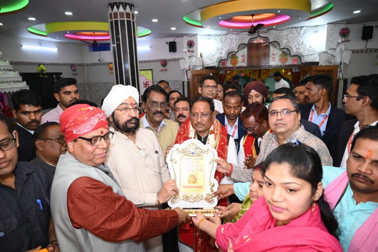 विष्णुदेव साय ने किया पंडरीपानी महालक्ष्मी मंदिर में दर्शन-पूजन