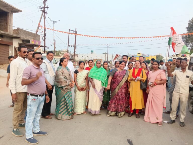 *रानी चौहान के नेतृत्व में मिट्ठूमुड़ा दुर्गा चौक पर पुतला दहन, एप्सटीन फाइल्स मुद्दे पर केंद्रीय मंत्री के खिलाफ प्रदर्शन*