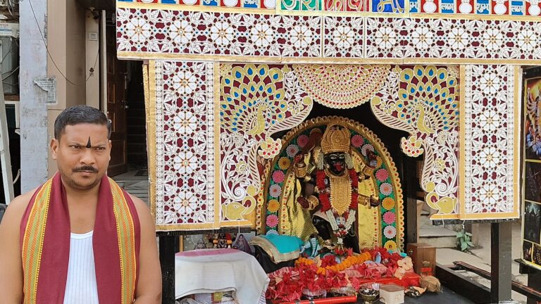 *काली माता के आदेश पर मनोज देवांगन ने लिया 111 दिन की परिक्रमा का संकल्प, श्रद्धा से निकाली भव्य रथ यात्रा*