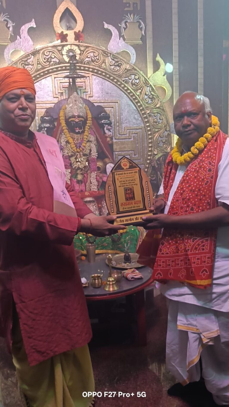 *रायगढ़ में सांसद चिंतामणि महाराज का भव्य स्वागत, मां अष्ट महालक्ष्मी के दरबार में टेका मत्था*